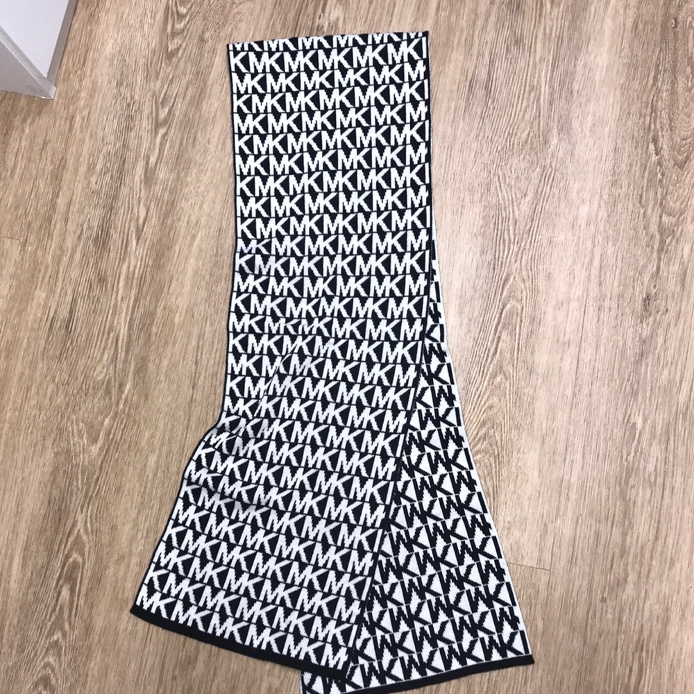 MICHEAL KORS SCARF
